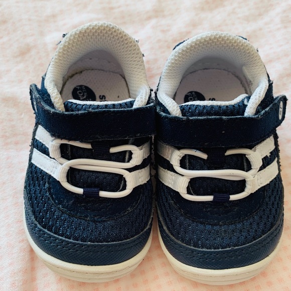 stride rite tennis shoes